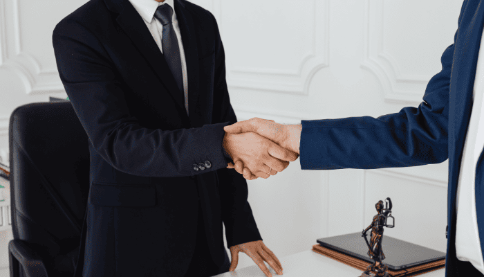 قراردادهای تجاری و اختلافات شرکا